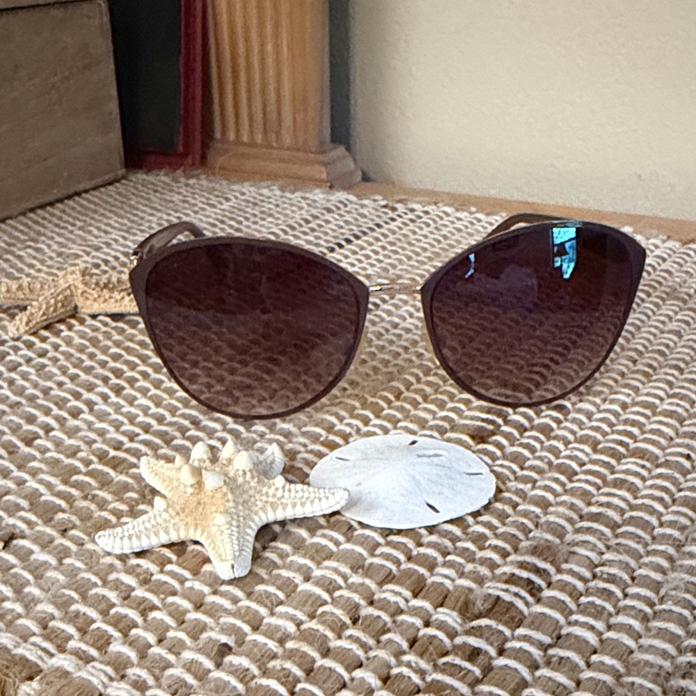 Jessica Simpson Stylish Brown Sunglasses- aviator style